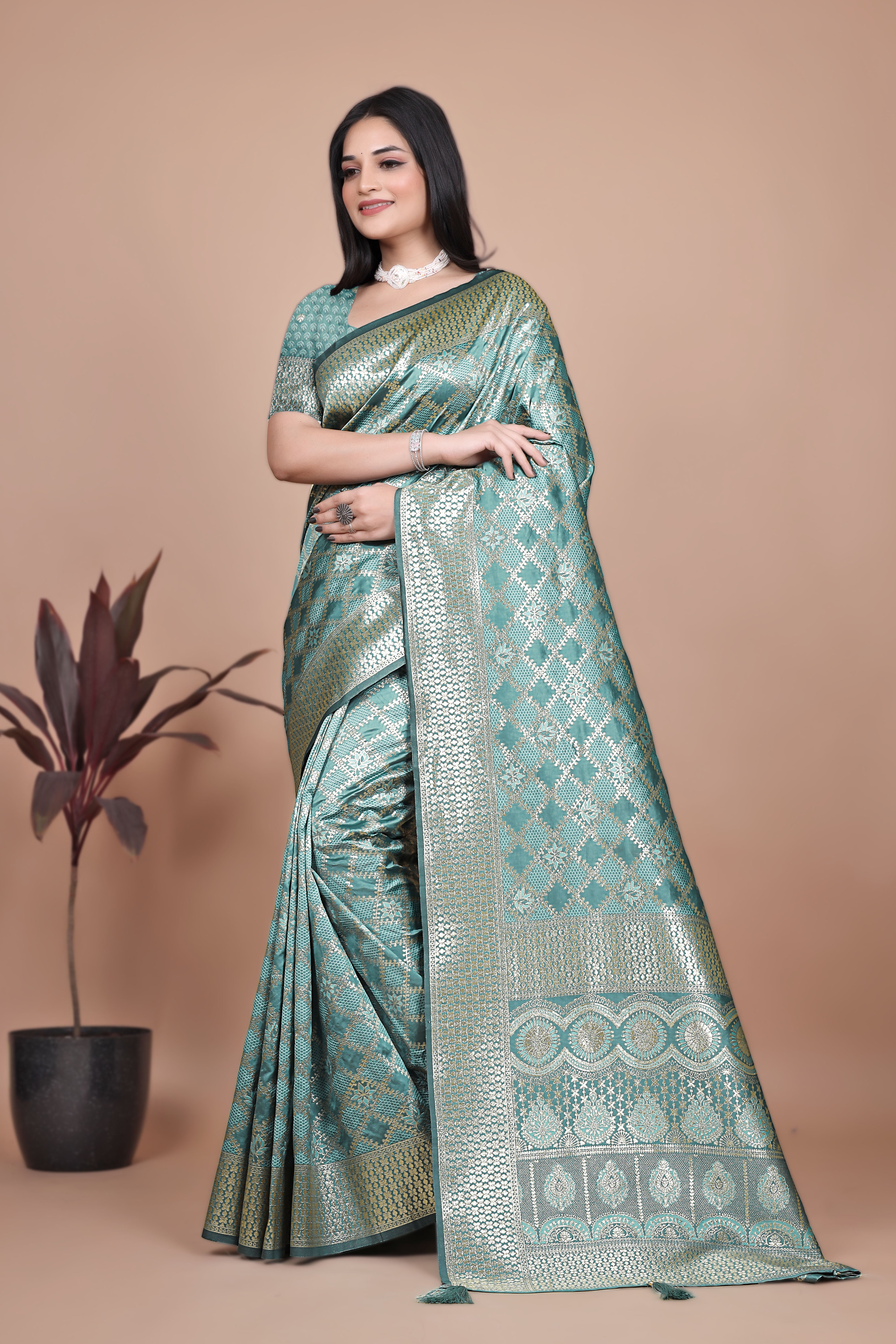 Banarasi Silk Saree with Golden Zari Elegance with 4 color ✨💚